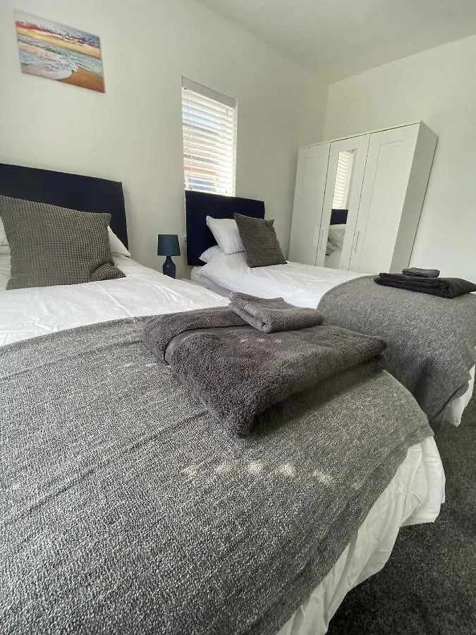 Lovely 2 Bedroom Apartment Near Hornsea Beach - The Lookout 0*,